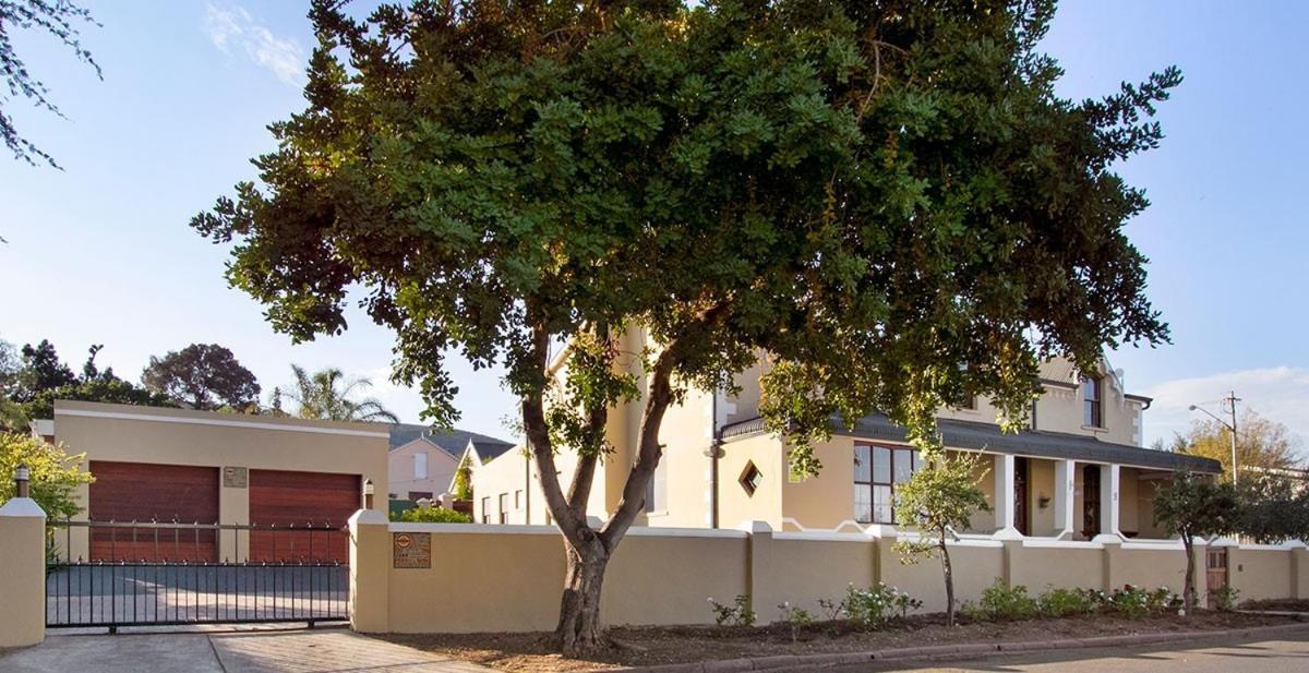 Апартаменты J'S Audacious Living Montagu Self Catering Экстерьер фото