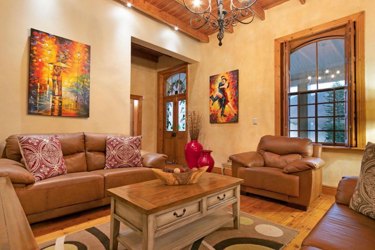 Апартаменты J'S Audacious Living Montagu Self Catering Экстерьер фото