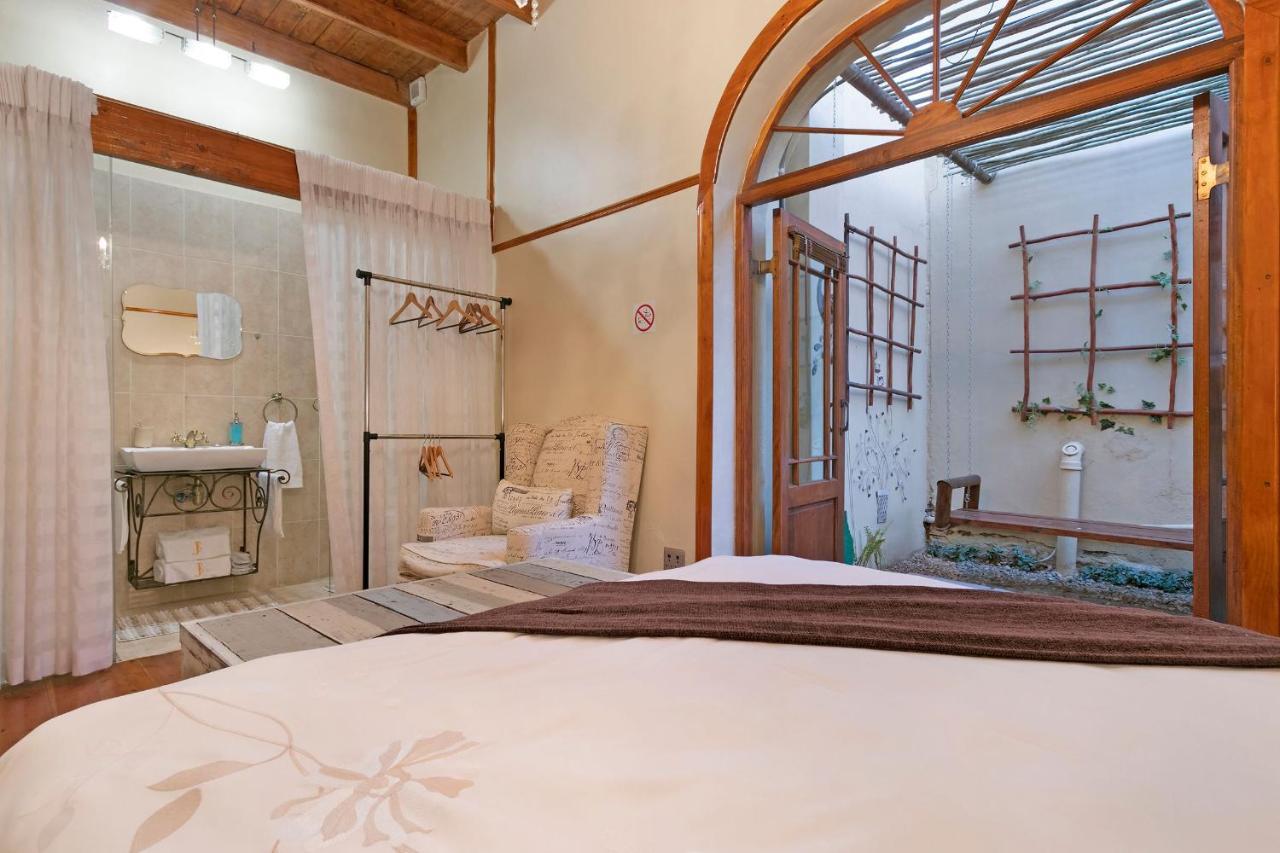 Апартаменты J'S Audacious Living Montagu Self Catering Экстерьер фото